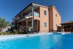  Apartments Lara  Медулин
